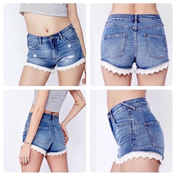 FREE PEOPLE Lace Trim Light Wash Denim Shorts, Size 26 - Picture 6 of 15